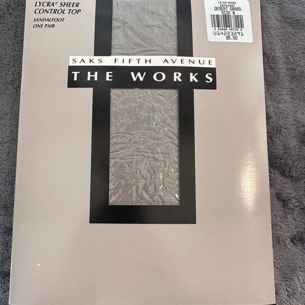 Saks Fifth Avenue The Works Sheer Control Top Pantyhose Desert Grass Size B‎